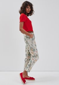Cache Cache Chino - beige/mottled beige