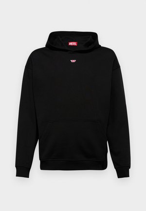 Felpa nera realizzata in morbido cotone misto, con tasca frontale, polsini a costine e un piccolo logo rosso sul petto. Design semplice.