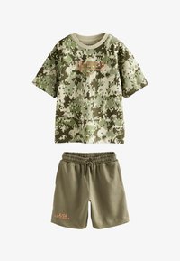 Nevybrané, green camo