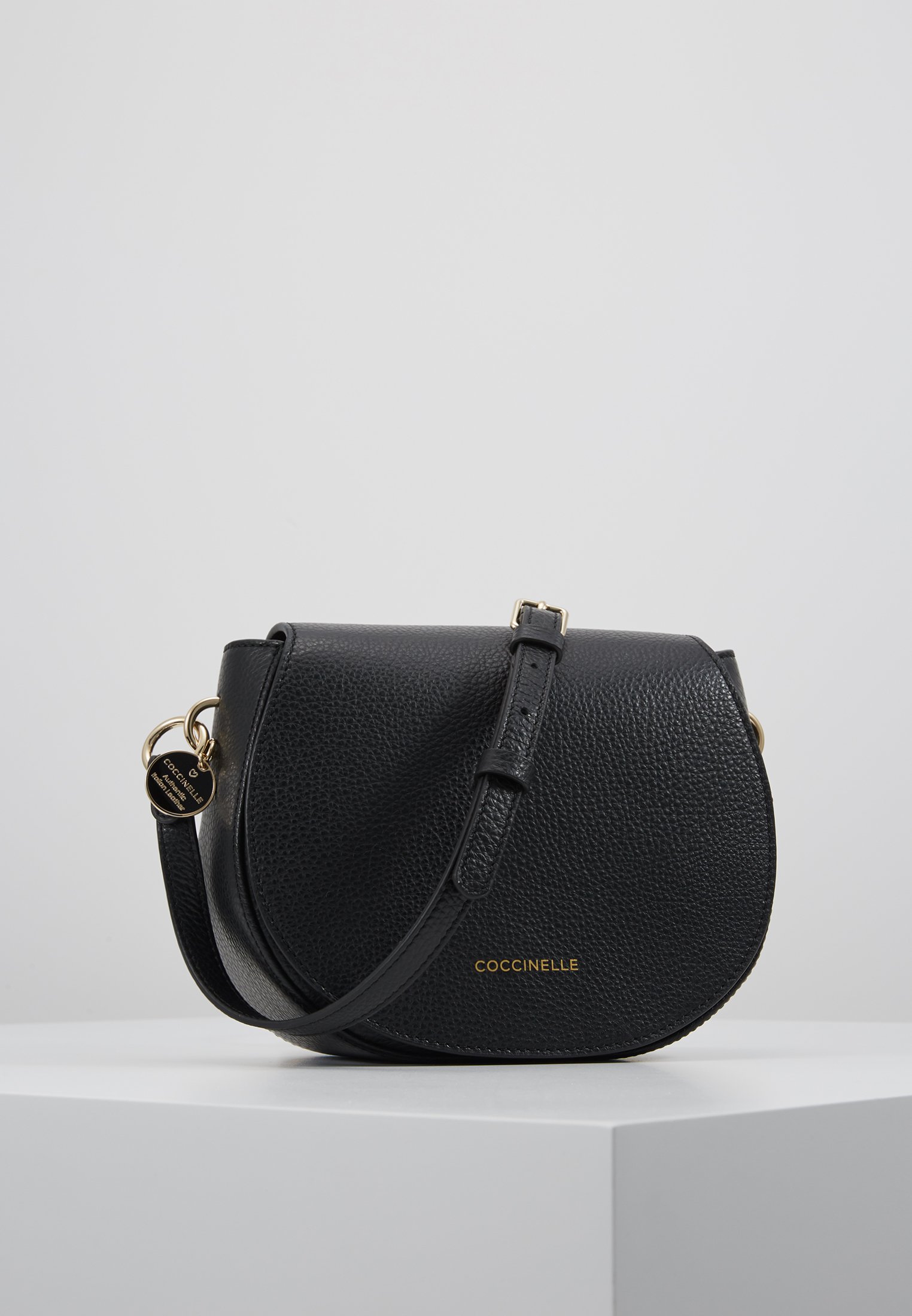 Coccinelle ALPHA SADDLE Skulderveske noir Zalando.no Coccinelle ALPHA SADDLE Skulderveske seashell Zalando.no