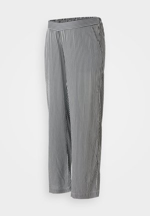 Pantalons larges rayés en tissu noir et blanc ; dotés d'une taille élastique, d'une texture douce et d'une silhouette ample et fluide.
