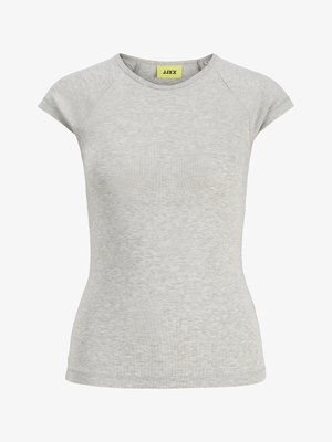 Lys grå kortermet tettsittende T-skjorte med rund hals og en liten gul etikett inne i kragen med påskriften "JJXX".