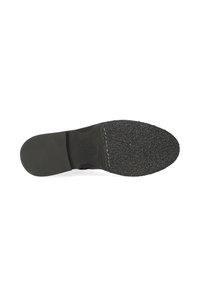 Suela de zapato de goma negra con una superficie texturizada, tacón ligeramente curvado y área de los dedos lisa. Presenta una marca impresa cerca del talón.
