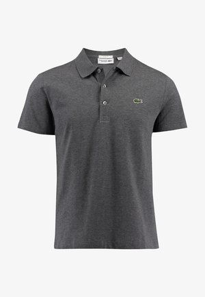 Polo slim fit à manches courtes gris foncé avec trois boutons et un petit logo crocodile vert sur la poitrine gauche.