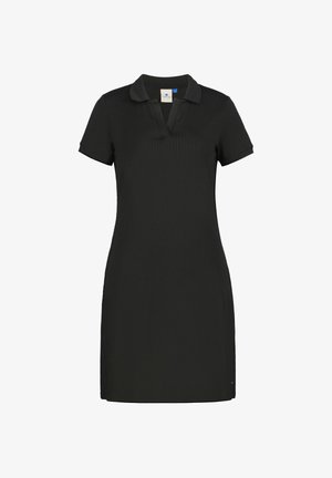 Czarna sukienka polo z krótkimi rękawami, o prążkowanej fakturze i kołnierzykiem. Posiada rozcięcie przy dekolcie oraz haftowane logo z przodu.