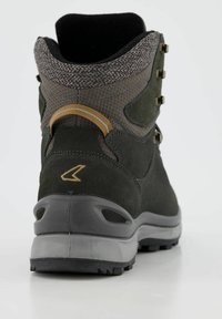 Dunkelgrüner Wanderschuh mit einem strukturierten grauen Kragen, Metallösen und braunen Akzenten. Verfügt über eine Gummisohle mit Profil für besseren Halt.