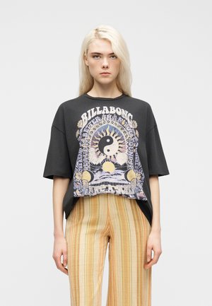 SURF TRIP - Μπλουζάκι με στάμπα - off black