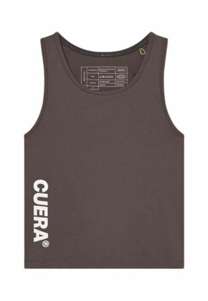 Mørkebrunt ærmeløst tanktop med brede skulderremme og hvidt lodret "CUERA"-logo på venstre side nær bunden.