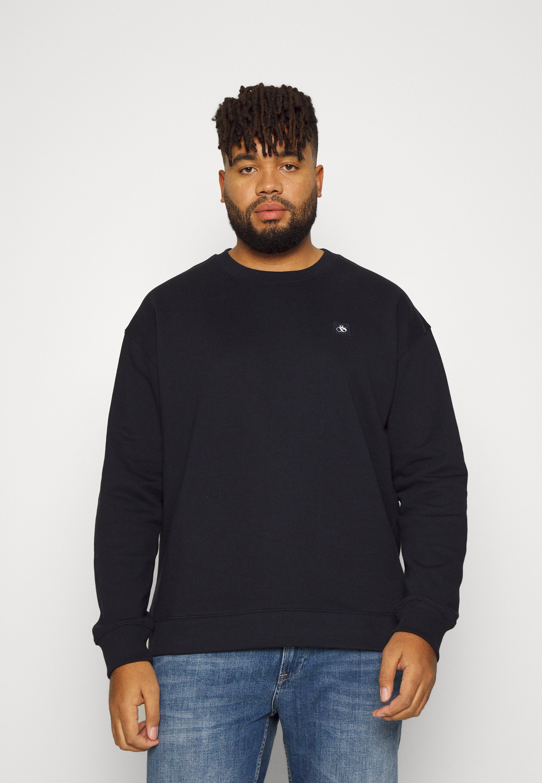 black essentials crewneck