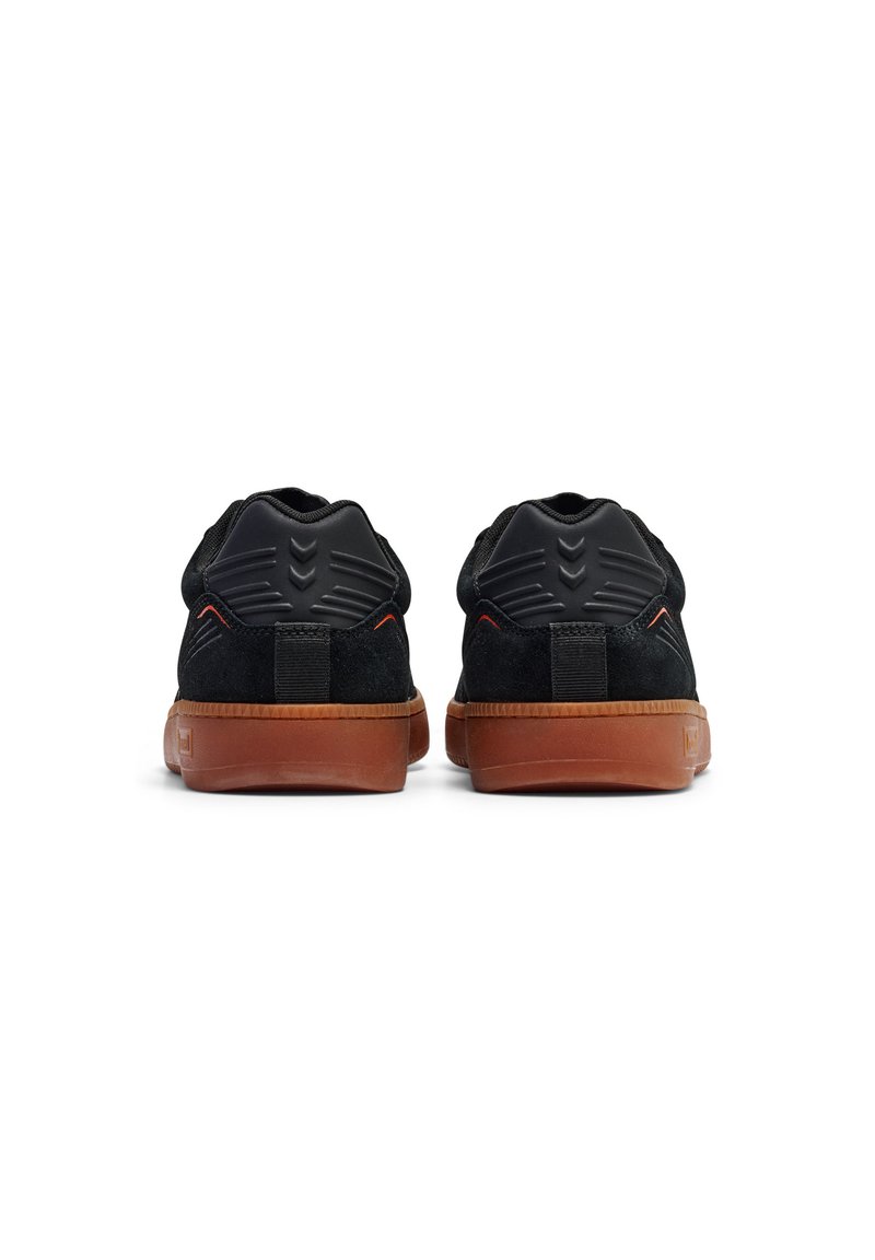 Chaussures De Gardien De Handball Hummel Guardian Pro - Intérieur, Daim Véritable, Semelle Caoutchouc - Noir