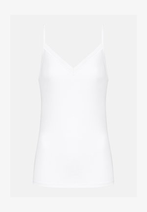 Weißes Camisole mit verstellbaren dünnen Trägern, V-Ausschnitt-Design, weichem Baumwollmischmaterial und nahtloser Textur.