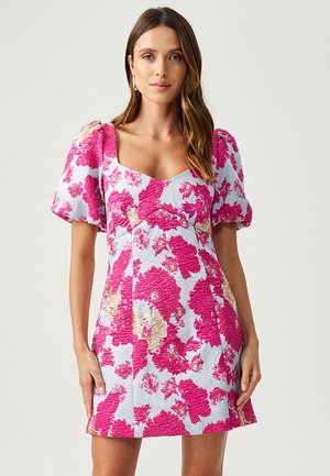 ROYALE - Dnevna haljina - hot pink flor jacquard