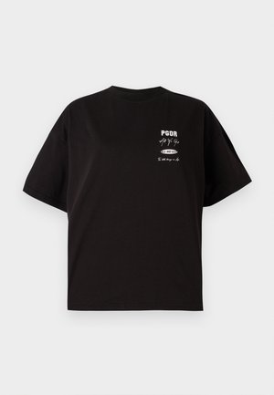 Fekete pamut póló laza szabással, kerek nyakkivágással, rövid ujjakkal, fehér nyomtatott szöveggel és grafikával a bal mellrészen.