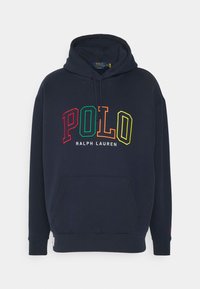 Mörkblå sweatshirt med huva som har en stor, färgglad "POLO"-logotyp och texten "RALPH LAUREN". Inkluderar en framficka och ribbade muddar.