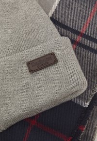 Barbour SWINTON BEANIE & GALINGALE SCARF GIFT SET - Σκούφος - blue granite
