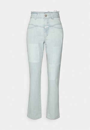 Jeans de cintura alta azul claro com um topo desfiado, apresentando detalhes em patchwork na frente e um design de perna reta.