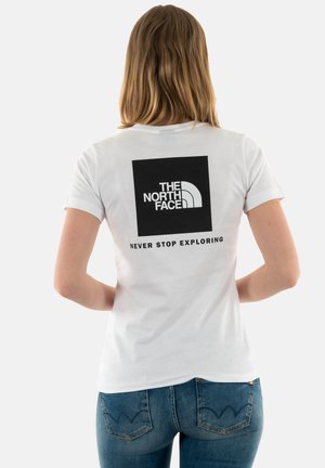 BOX SLIM TEE - Print T-shirt - tnf white