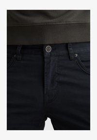 Izbrano, sky captain