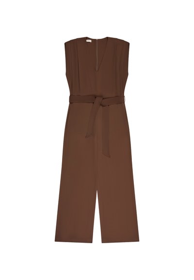 Brauner ärmelloser Jumpsuit mit V-Ausschnitt, weitem Bein und passendem Stoffgürtel, der in der Taille gebunden ist.