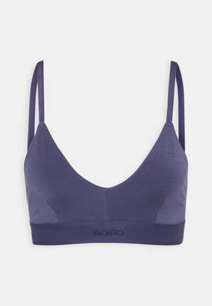 Marineblauwe stof bralette met een diepe V-halsontwerp, verstelbare bandjes en een geribbelde band met een logo. Glad textuur, minimalistische stijl.