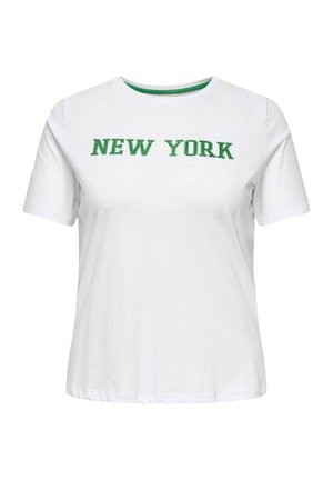 Biela tričko s krátkym rukávom a zeleným nápisom "NEW YORK" na prednej strane, okrúhly výstrih so zeleným vnútorným lemom, jednoduché pozadie.