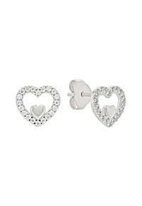 Orecchini a forma di cuore in argento, con un cuore solido più piccolo all'interno di un cuore più grande contornato da gemme trasparenti.