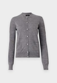 Grauer Cardigan aus weichem Strickstoff, mit rundem Kragen, langen Ärmeln, sternförmigen Knöpfen und zwei Fronttaschen.