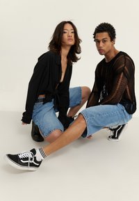 Thumbnail Image 5