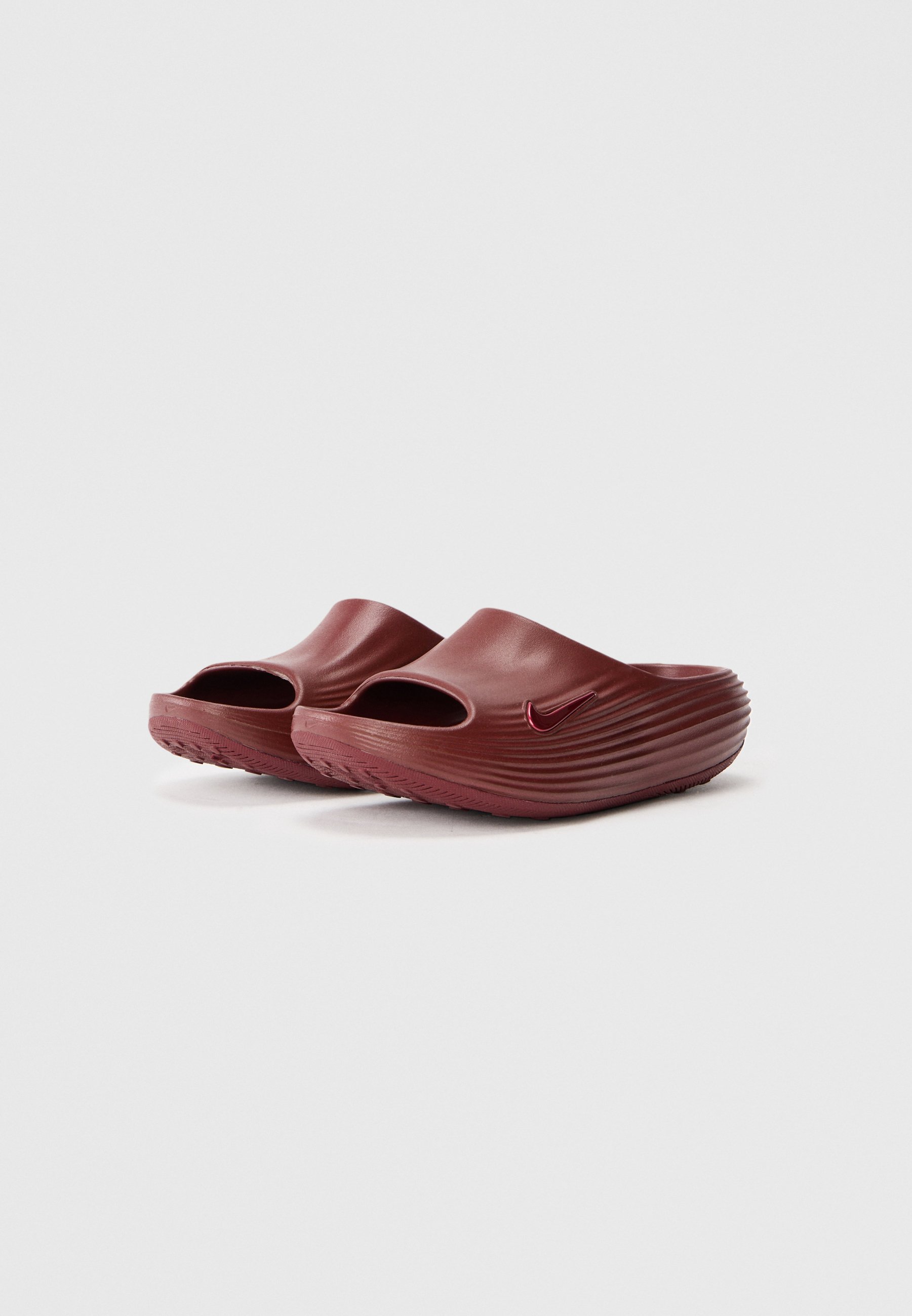 maroon nike sandals