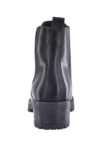 Stivali ankle neri realizzati in pelle liscia, con punta arrotondata, tacco robusto e linguetta posteriore per indossarli facilmente.