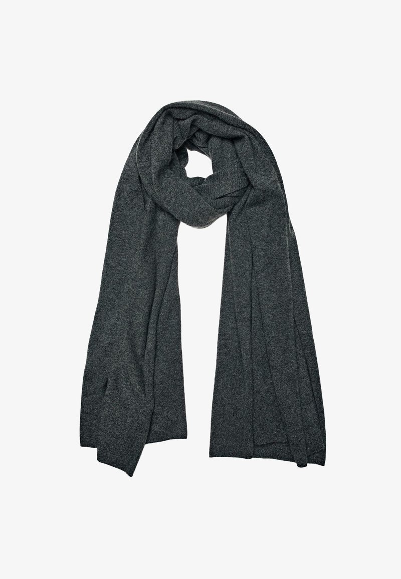 Grå strikket tørklæde med en glat tekstur, forlænget rektangulær form og ingen synlige mønstre eller hardware. Velegnet til forskellige stilarter.