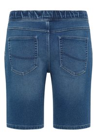 Denim shorts met een elastische tailleband, twee achterzakken en een medium blauwe wassing met lichte vervaging en donkere stikseldetails.