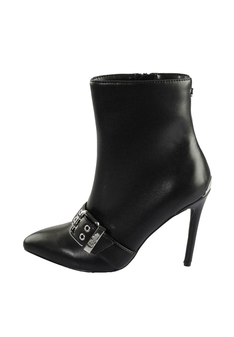 Melnas ādas potīšu zābaki ar smailu purngalu, augstu stiletto papēdi un sudraba sprādzi potītes siksniņā. Gluda tekstūra, elegantisks dizains.