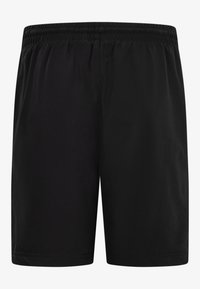 Shorts noirs en tissu doux avec une taille élastique. Le design est simple, sans poches, et a une coupe droite.
