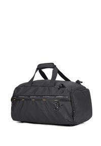 Borsa duffel nera con due manici, apertura superiore con zip e tasche esterne. Presenta una texture liscia e un branding minimale con colori di accento.