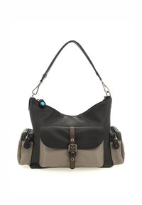 Borsa in pelle nera e grigia con una finitura testurizzata, dotata di una tasca frontale, dettaglio con fibbia e zip laterali. Tracolla regolabile.