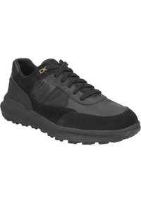 Scarpe da ginnastica nere realizzate con una combinazione di materiali in pelle e suede, suola in gomma testurizzata e dettagli in mesh per la traspirabilità.
