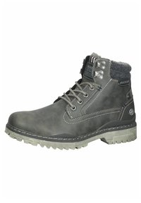 Botas de tobillo de cuero gris con un suave cuello de forro de lana gris, acentos negros, costuras prominentes y una suela texturizada y resistente.