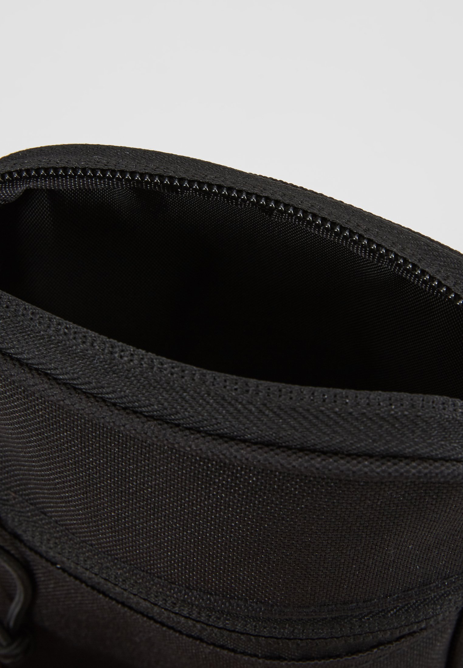 Lyle & Scott MINI MESSENGER Skulderveske true black Lyle & Scott MINI MESSENGER Skulderveske true black