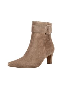 Bottine beige en daim avec bout pointu, talon moyen et large bride à boucle carrée autour de la cheville.