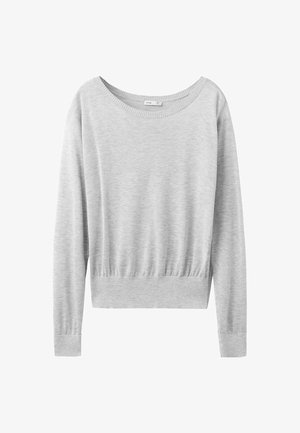 Lysegrå langærmet strikket trøje med bred, rund halsudskæring og ribbede ærmeafslutninger og kant.