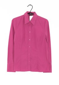 Vaaleanpunainen pitkähihainen nappipaita, jossa on terävä kaulus, edessä nappikiinnitys ja sileä kangas.