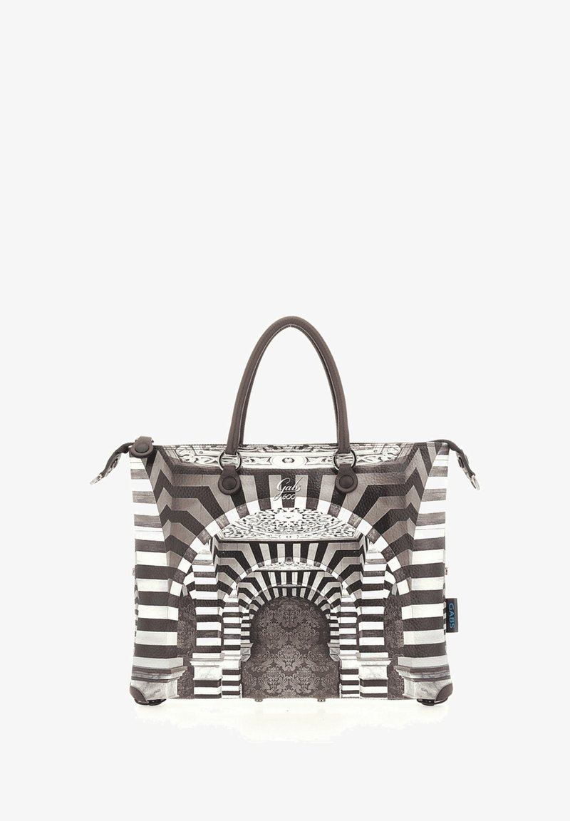 Sac fourre-tout présentant un motif à rayures noires et blanches avec des motifs architecturaux, en matériau imitant le cuir, doté de doubles anses et d'une fermeture éclair.