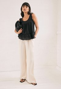 Next SLEEVELESS RAW HEM SCOOP NEC - Pusero - black