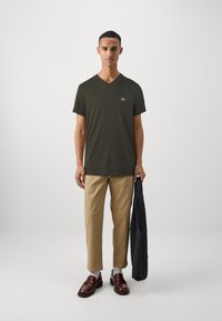 Lacoste Paprasti marškinėliai - dark green