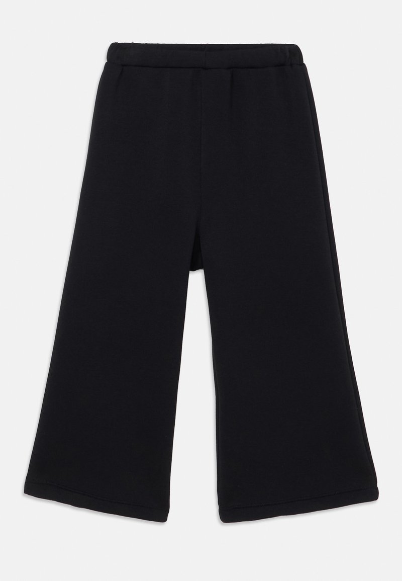 Pantaloni felpati neri a gamba larga con elastico in vita e tessuto morbido e testurizzato. Il design presenta una lunghezza fino al polpaccio e nessun motivo visibile.