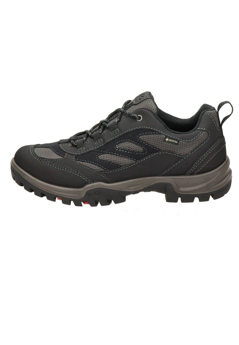 Scarpa da escursionismo nera con tomaia texturizzata e dettagli grigi, design con lacci, colletto imbottito e suola robusta. Ideale per attività all'aperto.