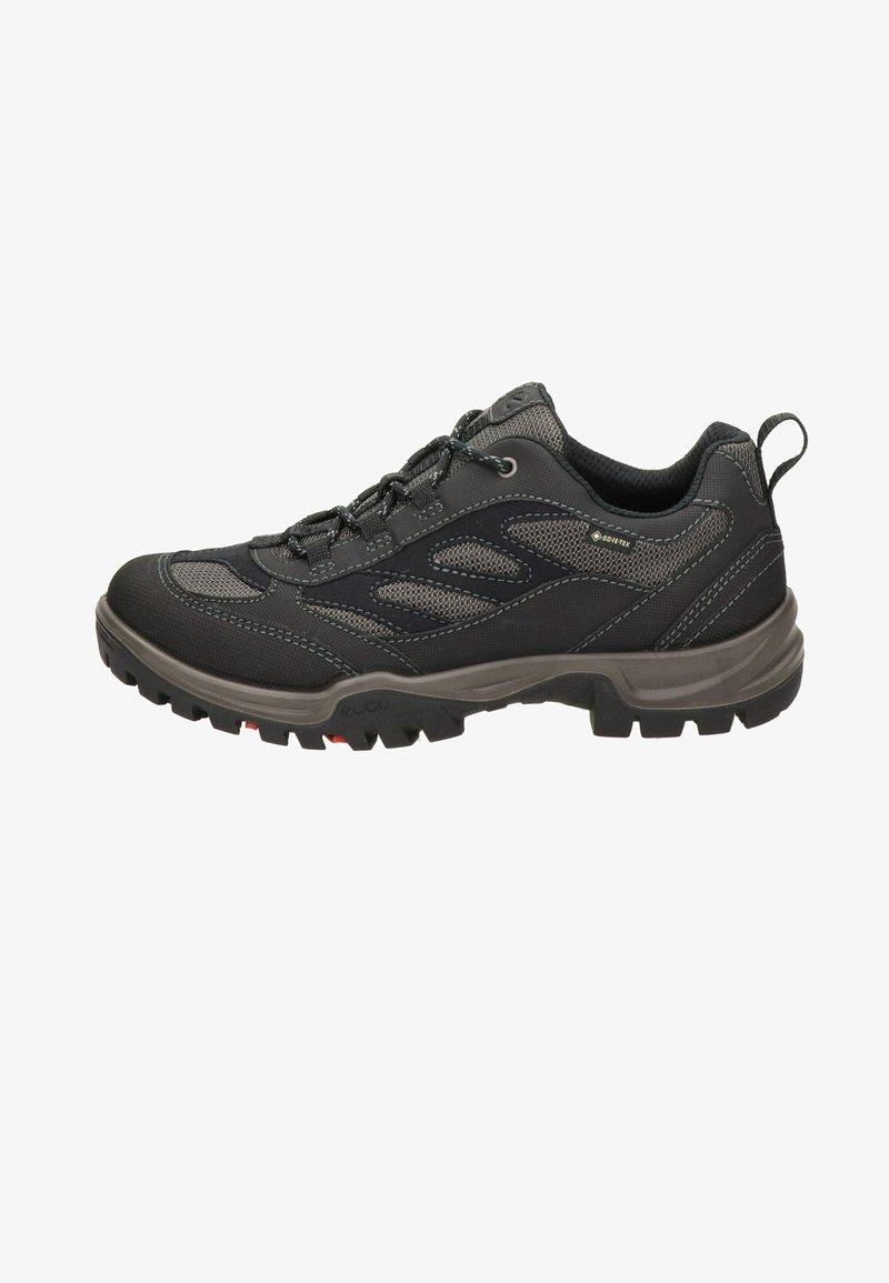 Schwarzer Wanderschuh mit einer strukturierten Oberseite und grauen Akzenten, Schnürdesign, gepolstertem Schaft und einer robusten Sohle. Ideal für Outdoor-Aktivitäten.