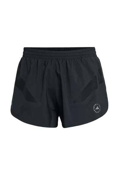 Schwarze Sportshorts mit elastischem Bund, seitlichen Mesh-Einsätzen und rundem Adidas by Stella McCartney-Logo am linken Bein.