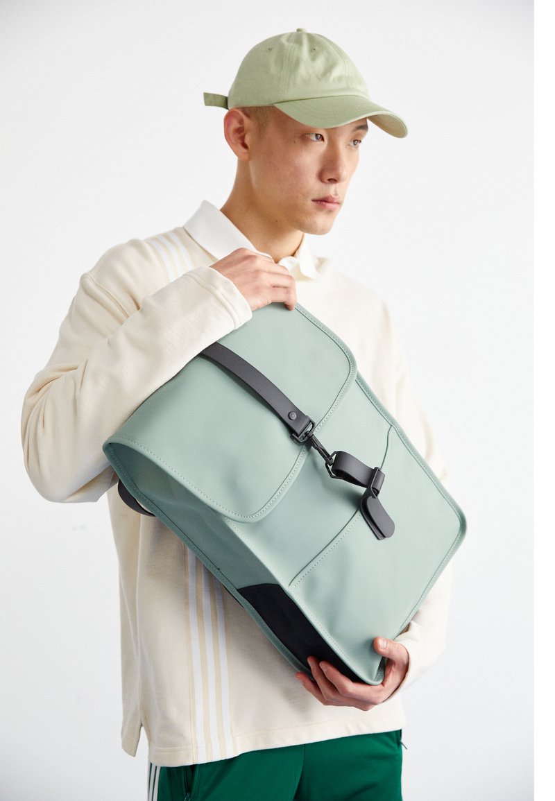 rains green man backpack Rolltop Polyester Bag R13320-03 ensuring a tight closure Rains BACKPACK UNISEX - Rucksack